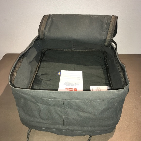 AUTHENTIC FJÄLLRÄVEN KÅNKEN 13" LAPTOP  BACK PACK - Picture 8 of 8